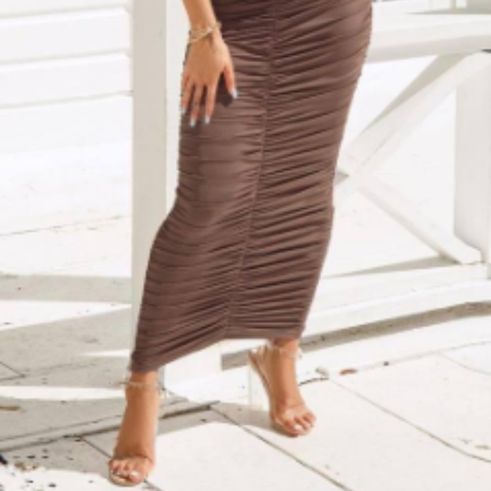 Sexy Ruced Midi dress - Picture 2 of 2